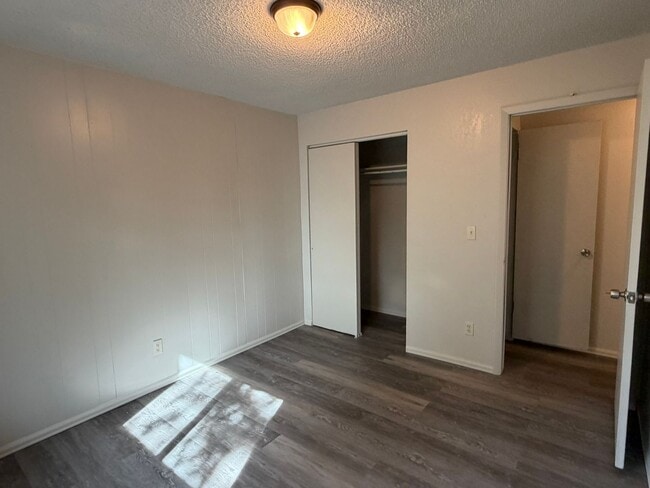 Building Photo - 163-171 N Coulson St