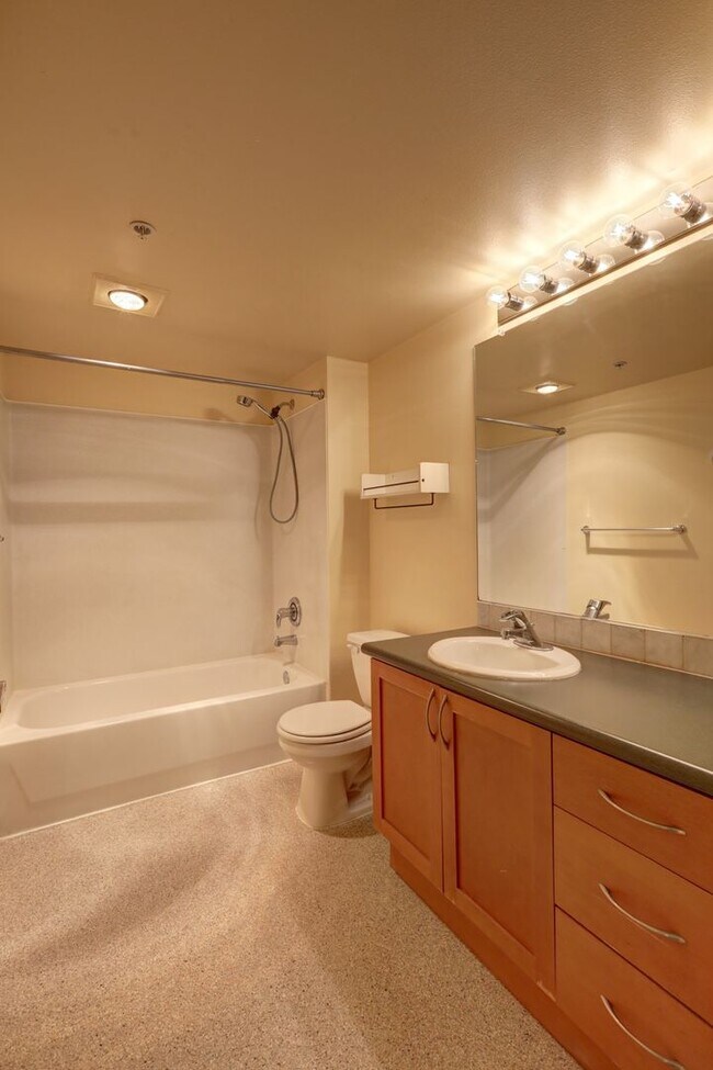 Building Photo - Downtown Bellevue One Bedroom One Bath Condo Available!