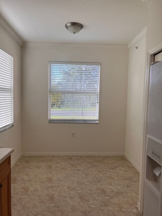 Building Photo - 8470 Kingbird Loop
