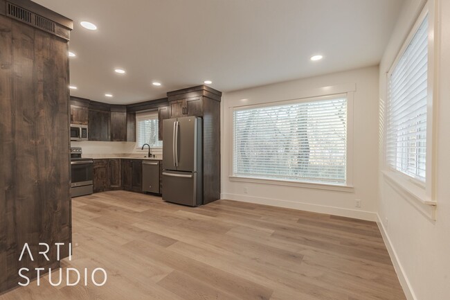 Building Photo - "Stunningly Remodeled 4-Bedroom, 3-Bathroo...