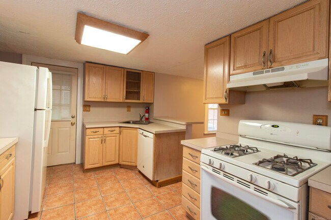 Building Photo - 6 Hughes Pl