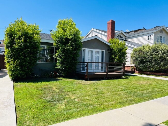 Building Photo - 709 Marguerite Ave