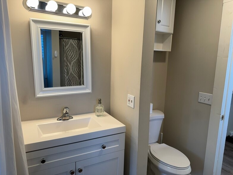 Bathroom - 1115 Emmet St