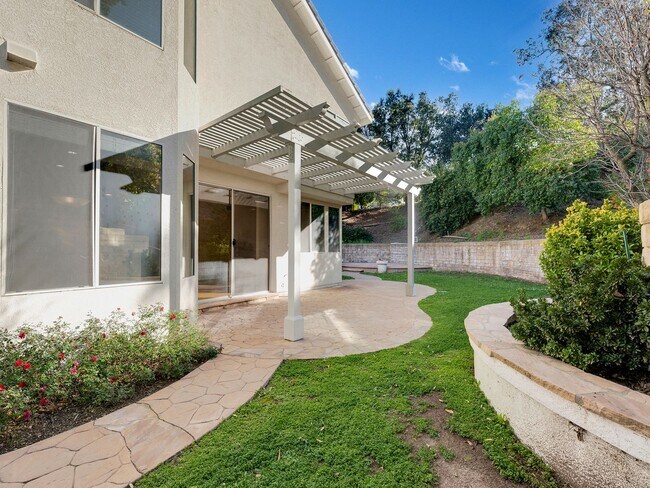 Building Photo - Spacious Newbury Park Rental | Grand Entry, Bonus Room & Covered Patio