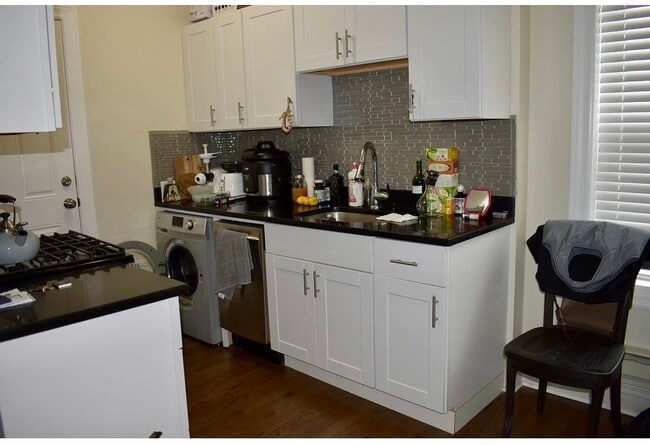 Building Photo - 3817 N Greenview Ave