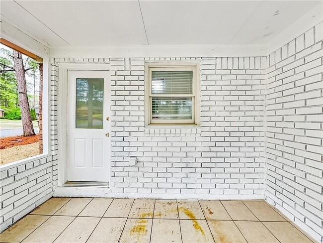 Building Photo - 457 Charleston Ln