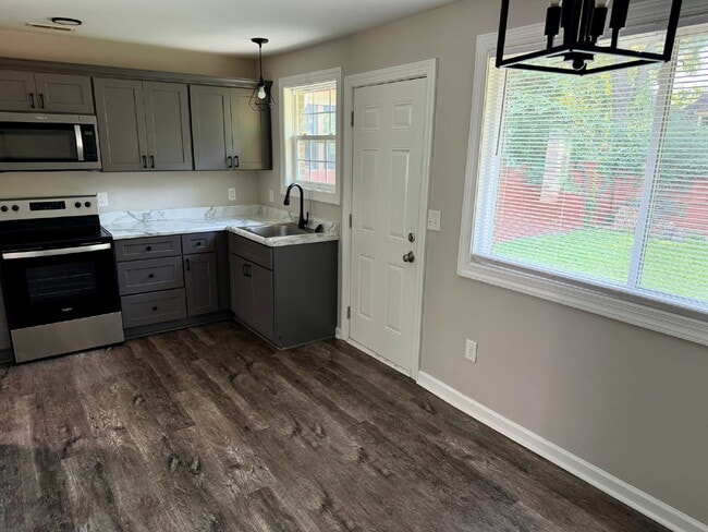 Building Photo - East Nashville 2-bedroom in a location you’ll love!