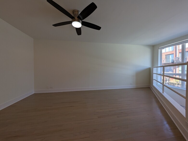 Building Photo - 3763 N Sheffield Ave