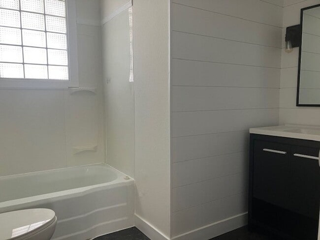 Building Photo - Single Family Home for Rent