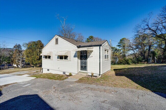 Building Photo - 1820 Tunnel Blvd