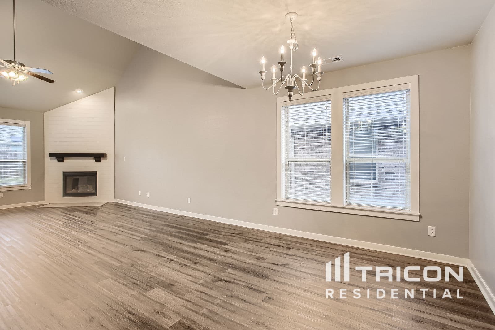 Building Photo - 1620 Village Creek Dr
