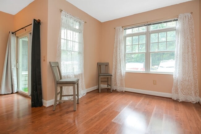 Building Photo - 614 Pond St