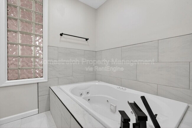 Building Photo - 4561 Laclede Ave