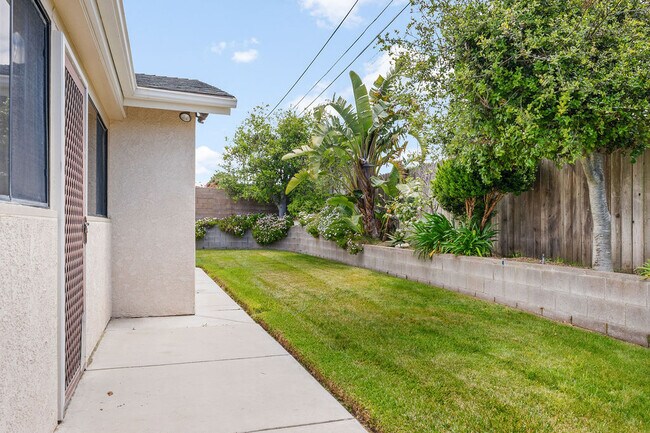 Building Photo - 288 Altair Ave