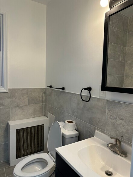 Building Photo - 793 E 19th St