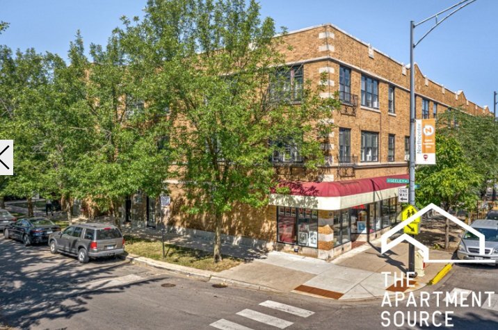 Building Photo - 2026 W Montrose Ave
