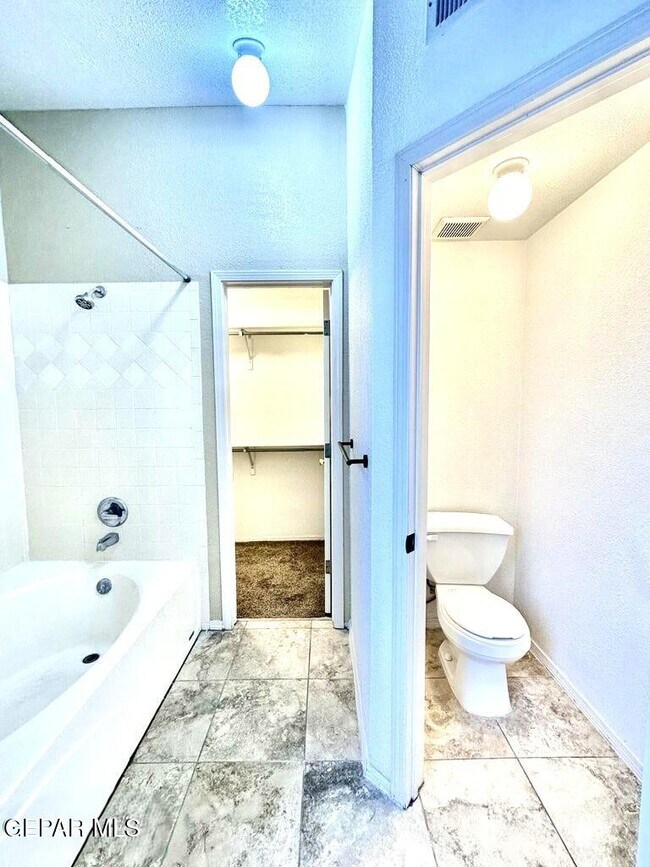 Building Photo - 7489 Plaza Redonda Dr