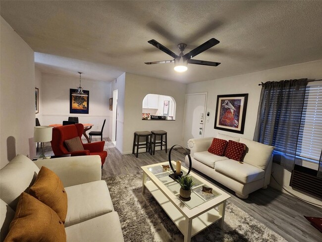 Building Photo - 17090 NE 14th Ave