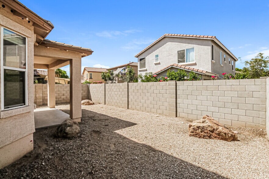 Building Photo - 1238 E Julian Dr