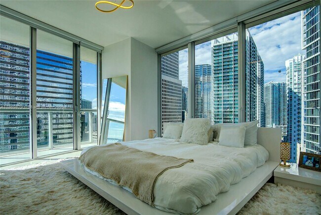 Building Photo - 495 Brickell Ave