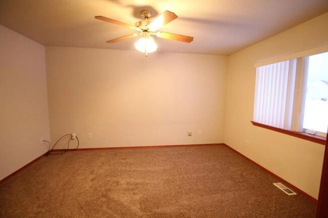 Building Photo - Charming Rancher for Rent in Sunshine Meadows
