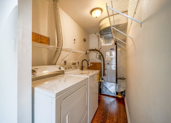 Building Photo - Sophisticated Townhome Steps from East Fal...