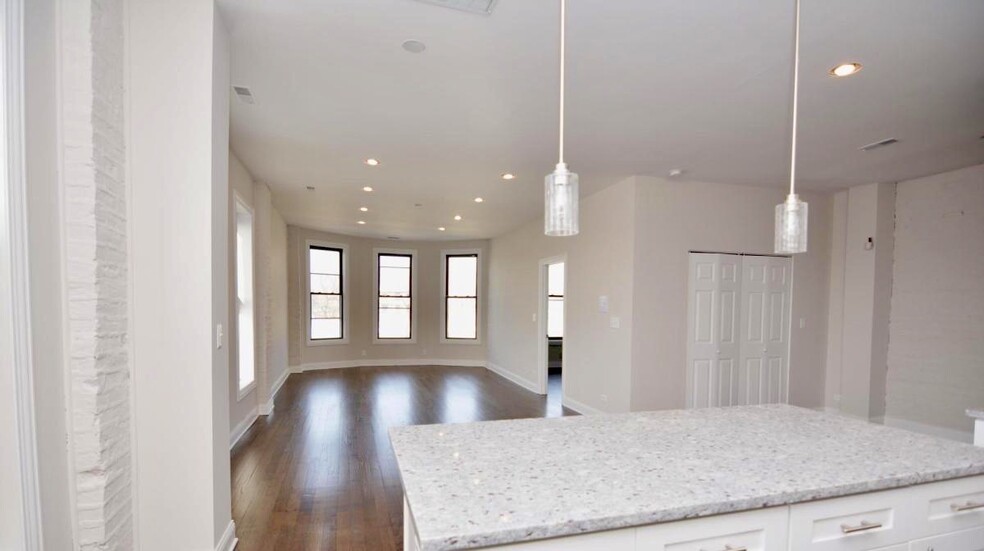 Living room - 1447 W 17th St