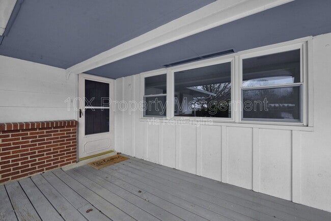 Building Photo - 1638 Parkinson Dr