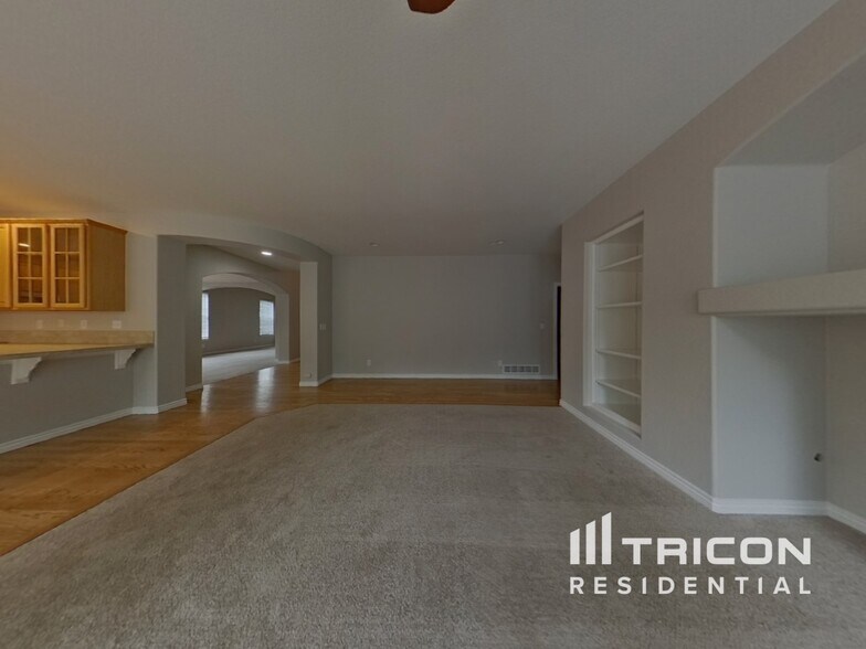 Building Photo - 17703 E Cloudberry Dr