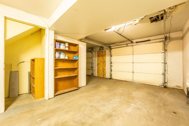 Building Photo - 954 S Miller St