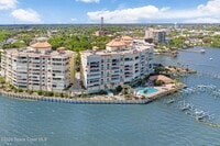 Building Photo - 102 Riverside Dr