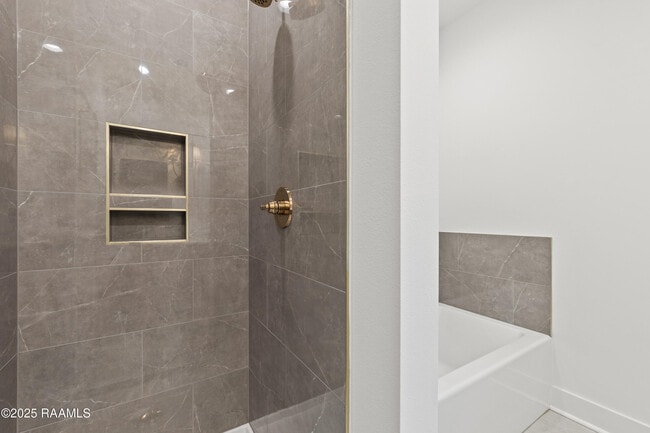 Building Photo - 202 Steiner Oaks