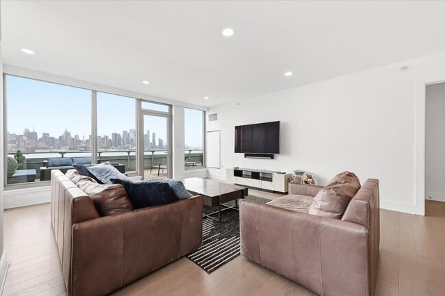 Building Photo - 9 Ave at Port Imperial