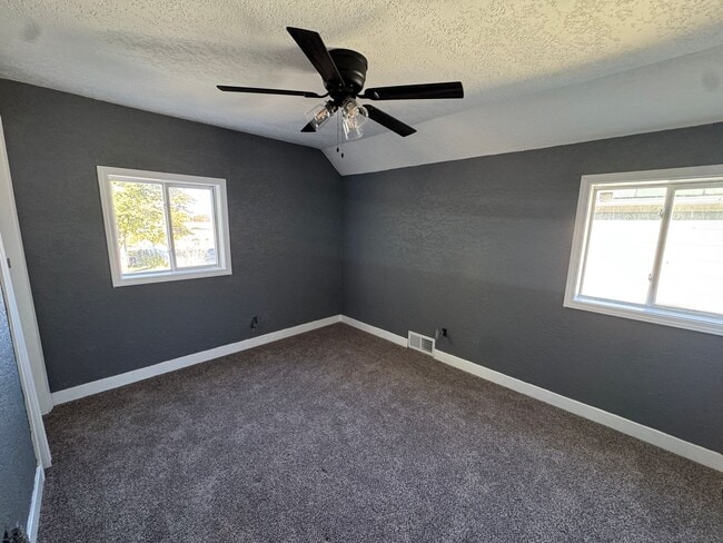 Building Photo - Affordable Spacious Home for your Family!