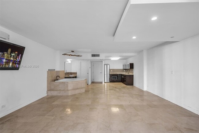 Building Photo - 2301 Collins Ave