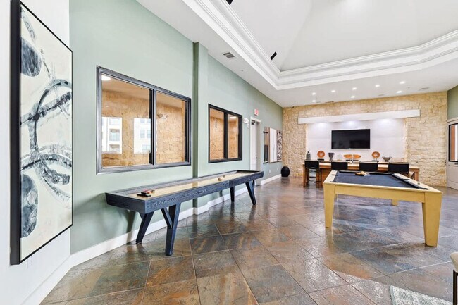 Building Photo - 5275 Town and Country Blvd