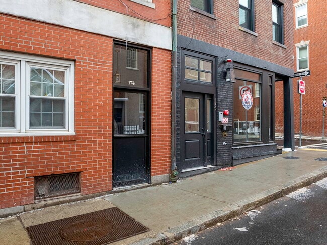 Building Photo - 174 Salem St