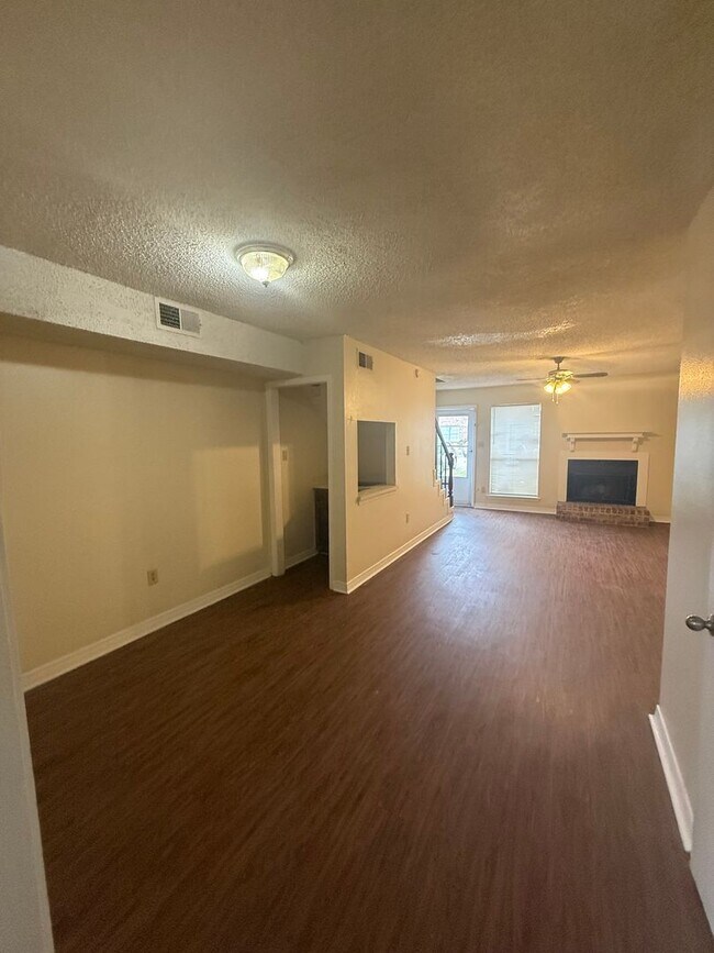 Building Photo - 3033 Toulon Dr