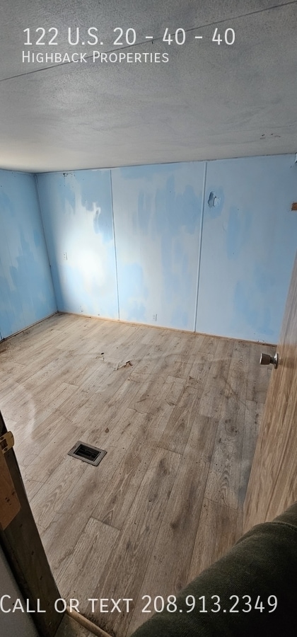 Building Photo - 122 US-20