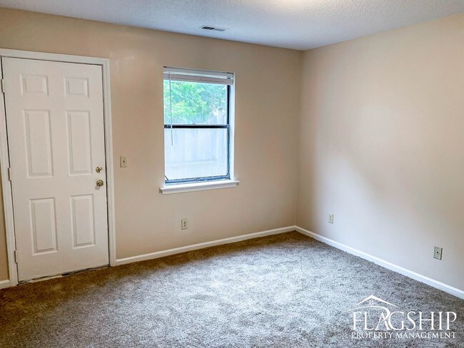 Building Photo - Two Bedroom Greenville Apartment