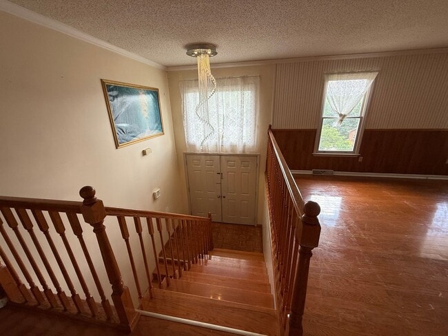 Building Photo - Spacious 4-Bedroom, 3-Bath Home in a Desir...