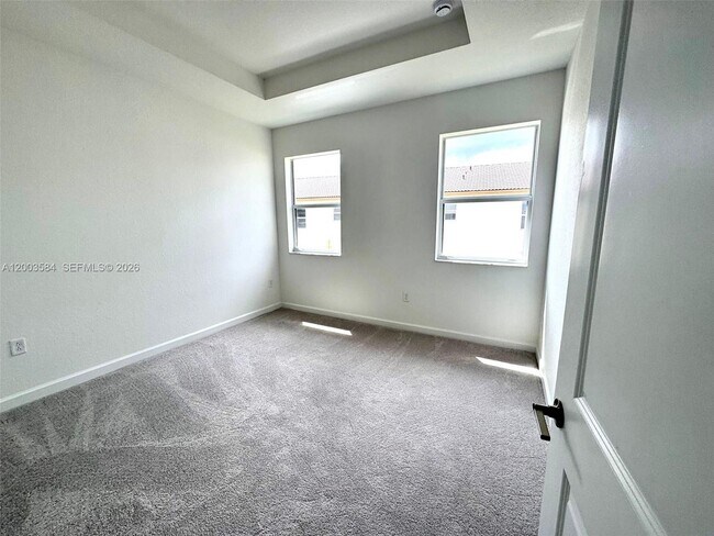 Building Photo - 2877 SE 24th Ct