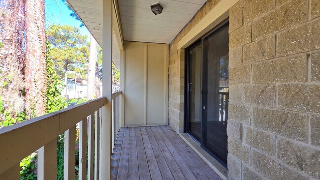 Building Photo - 2 bedroom, 1,5 bathroom townhouse in Mill Run