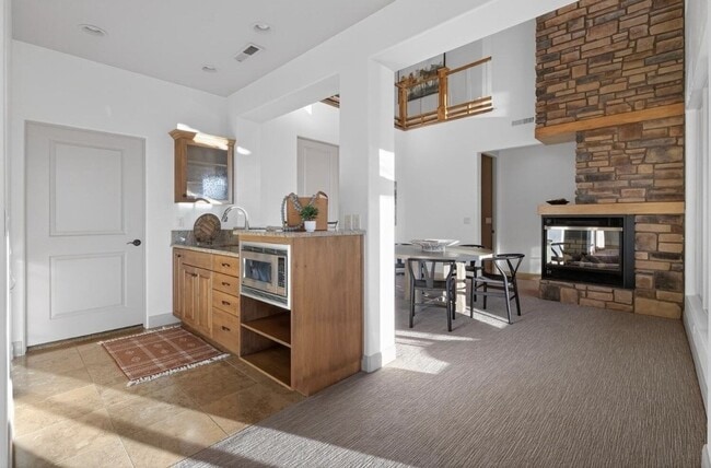 Building Photo - VIEWS AND FURNISHED