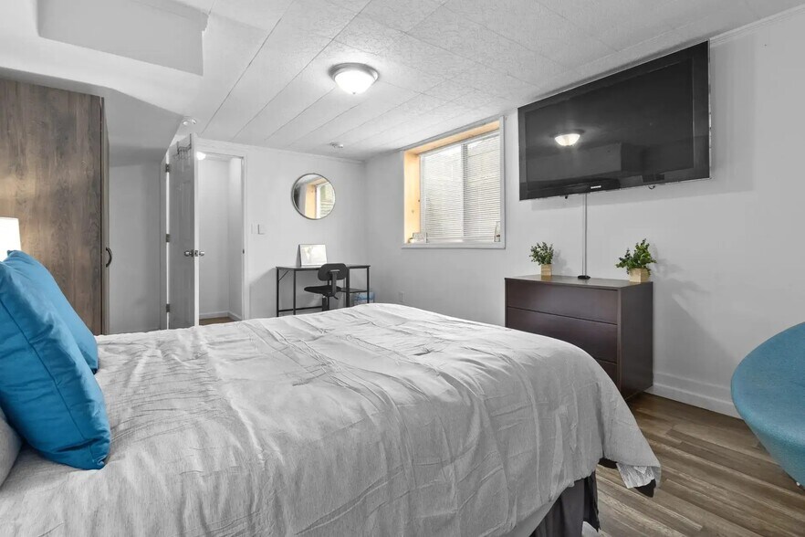 Building Photo - 4 Hathorn St