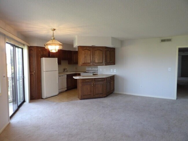 Building Photo - 4230 Pinehurst Cir