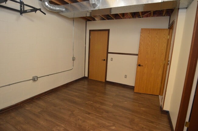 Building Photo - 2 Bed + Den, 2.5 Bathroom Townhouse for Rent
