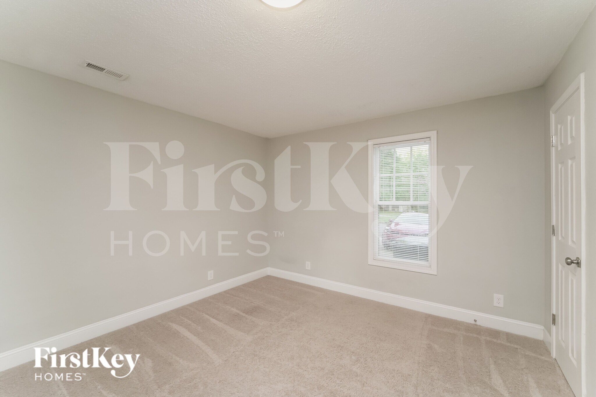 Building Photo - 2521 Skyland Dr