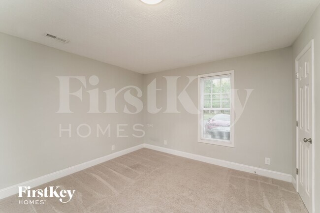 Building Photo - 2521 Skyland Dr