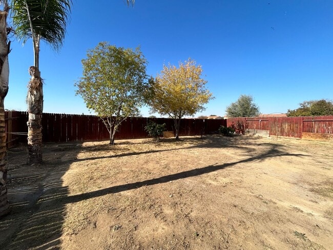 Building Photo - Cute 3 Bed/2 Bath SE Bakersfield Home